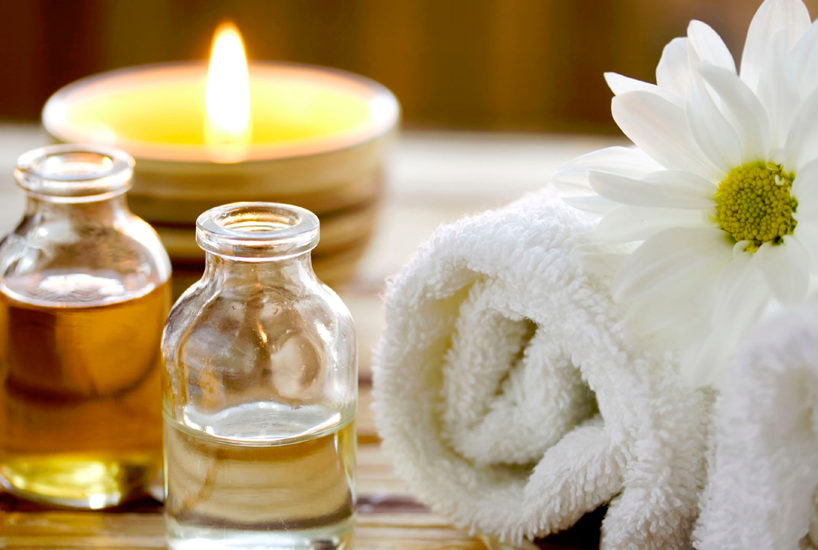 Relaxe com uma massagem de óleos quentes